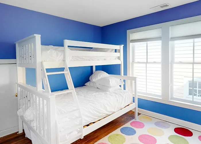 Sunset Island - Beachside Mews 1 & 2 *
