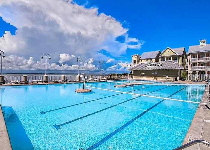 Sunset Island - Beachside Mews 1 & 2 *