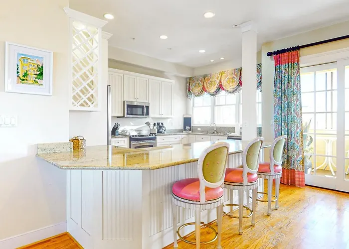 Sunset Island - Beachside Mews 1 & 2 *